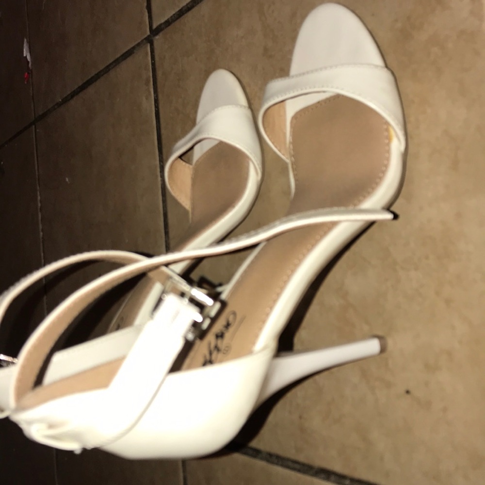 Heels - Picture 2 of 3